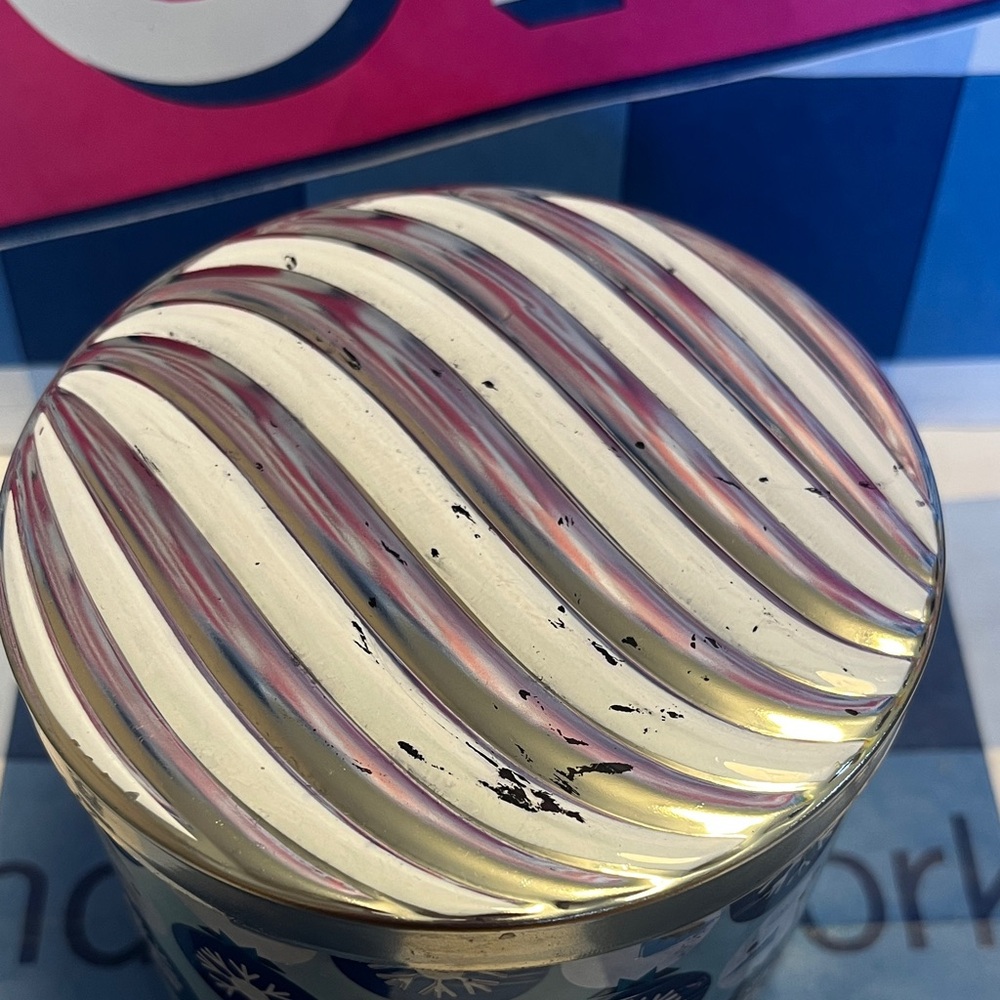 B&BW “Fresh Sparkling Snow” 3-Wick Candle - Picture 3 of 5